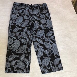 Sag Harbor Women’s Black With White Flowers Palm Bleach Capri Pants Size 6
